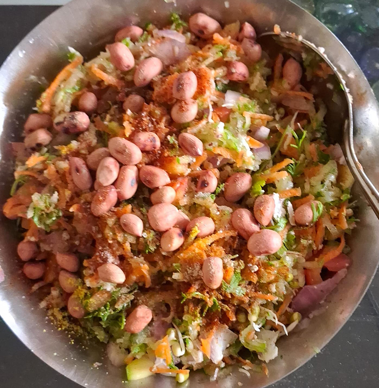 Carrpt Peanuts salad