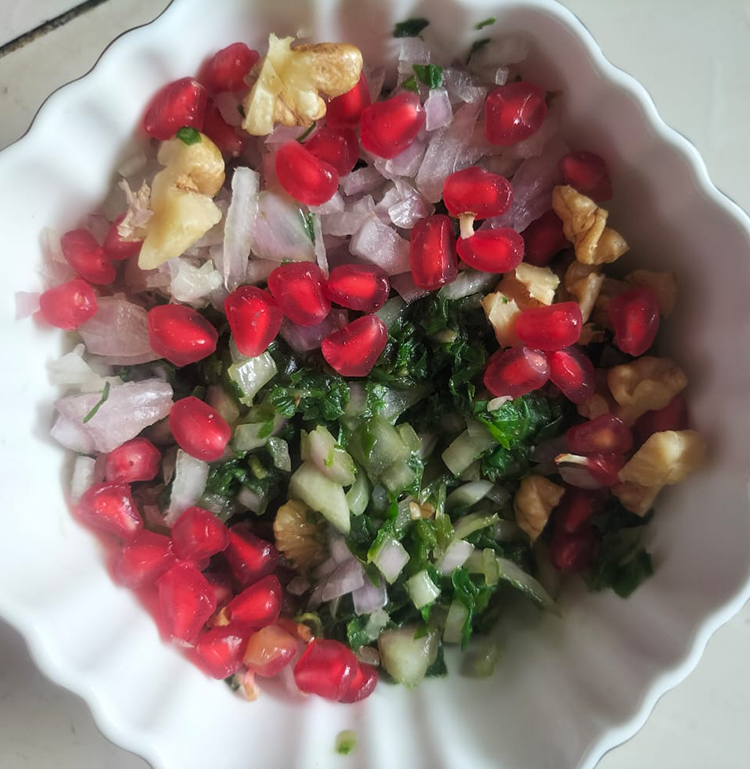  
                                Palak Walnut salad