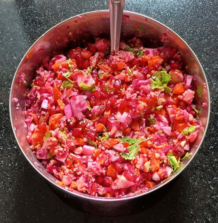  
                                12 Rangi Salad